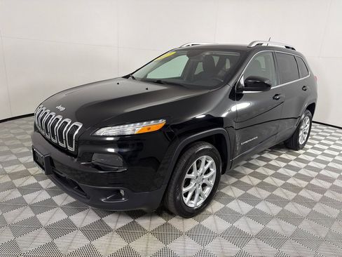 Used 2017 Jeep Cherokee Latitude FWD image 8