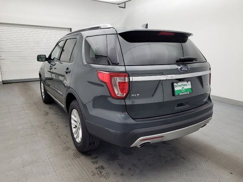 Used 2016 Ford Explorer XLT image 5