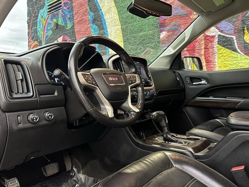 Used 2018 GMC Canyon Denali image 2