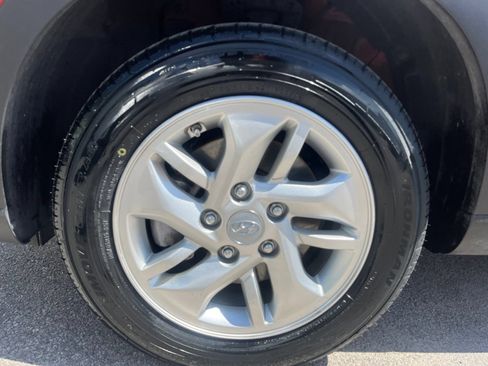 Used 2021 Hyundai Venue SE FWD image 9