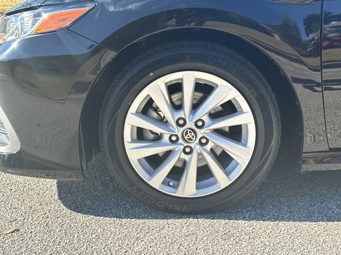 Used 2022 Toyota Camry LE image 11