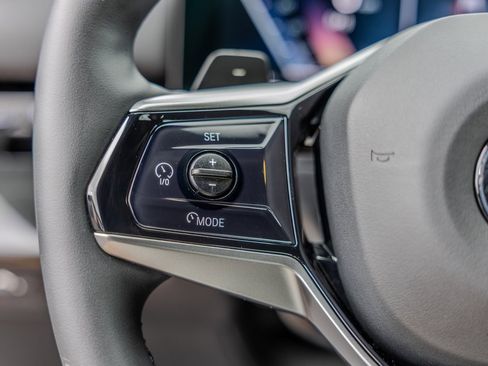 Used 2025 BMW 530i w/ Premium Package image 6