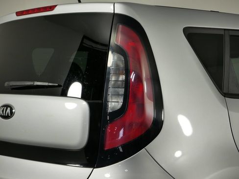 Used 2016 Kia Soul FWD image 12