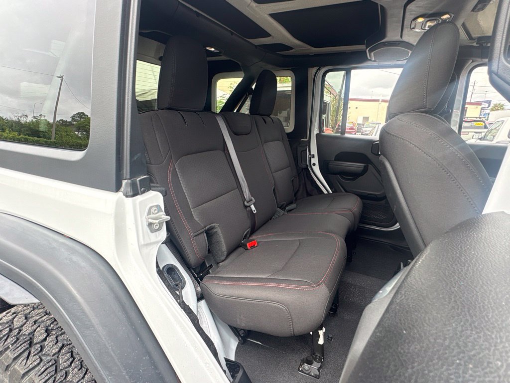 Used 2022 Jeep Wrangler Unlimited Rubicon w/ Xtreme Recon 35" Tire Package AWD/4WD image 16