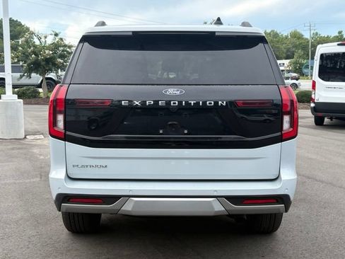 Used 2025 Ford Expedition Platinum AWD/4WD image 4