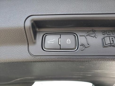 Used 2023 Ford Explorer XLT w/ Equipment Group 202A image 9