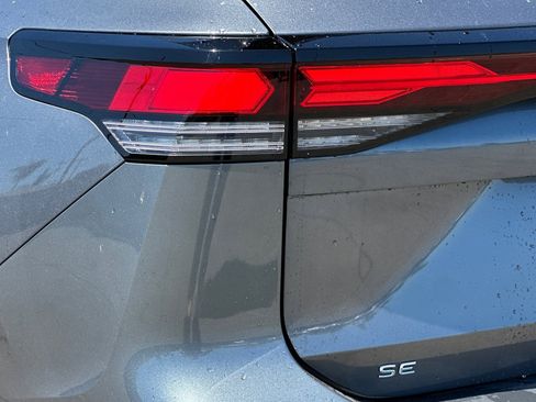 New 2025 Volkswagen Tiguan SE image 26