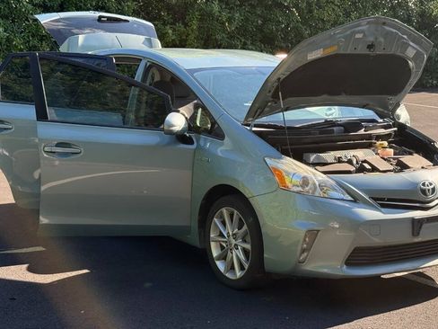 Used 2014 Toyota Prius V Three FWD image 12
