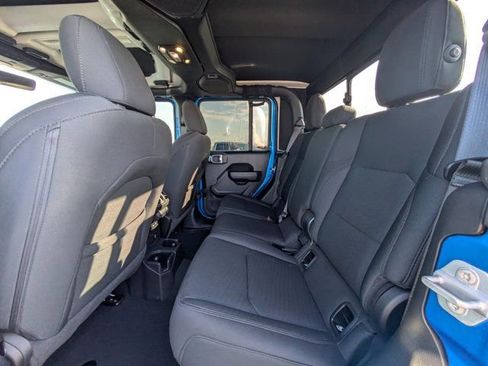 Used 2022 Jeep Gladiator Sport image 11