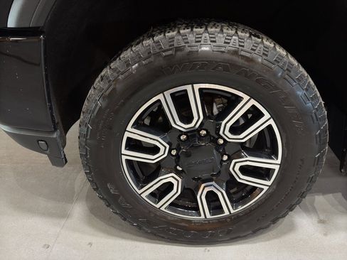 Used 2020 GMC Sierra 2500 AT4 w/ AT4 Premium Package image 10