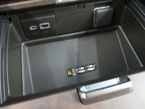 Used 2024 GMC Yukon XL Denali image 63