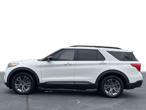 Used 2022 Ford Explorer XLT w/ Equipment Group 202A image 22