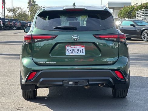 Used 2025 Toyota Highlander XLE image 4