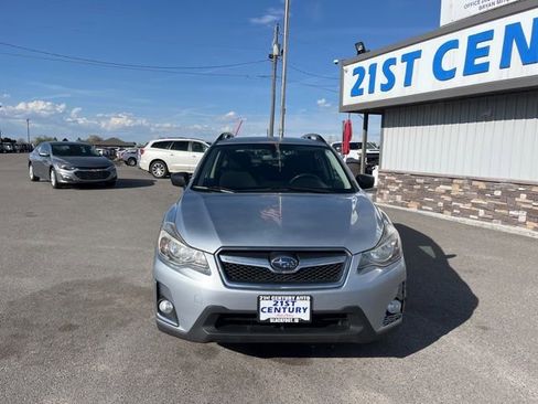 Used 2017 Subaru Crosstrek 2.0i AWD/4WD image 3