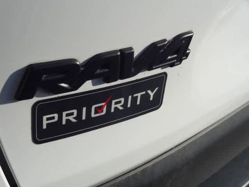 Used 2022 Toyota RAV4 LE AWD/4WD image 19