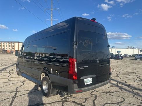Used 2022 Mercedes-Benz Sprinter 3500 image 3