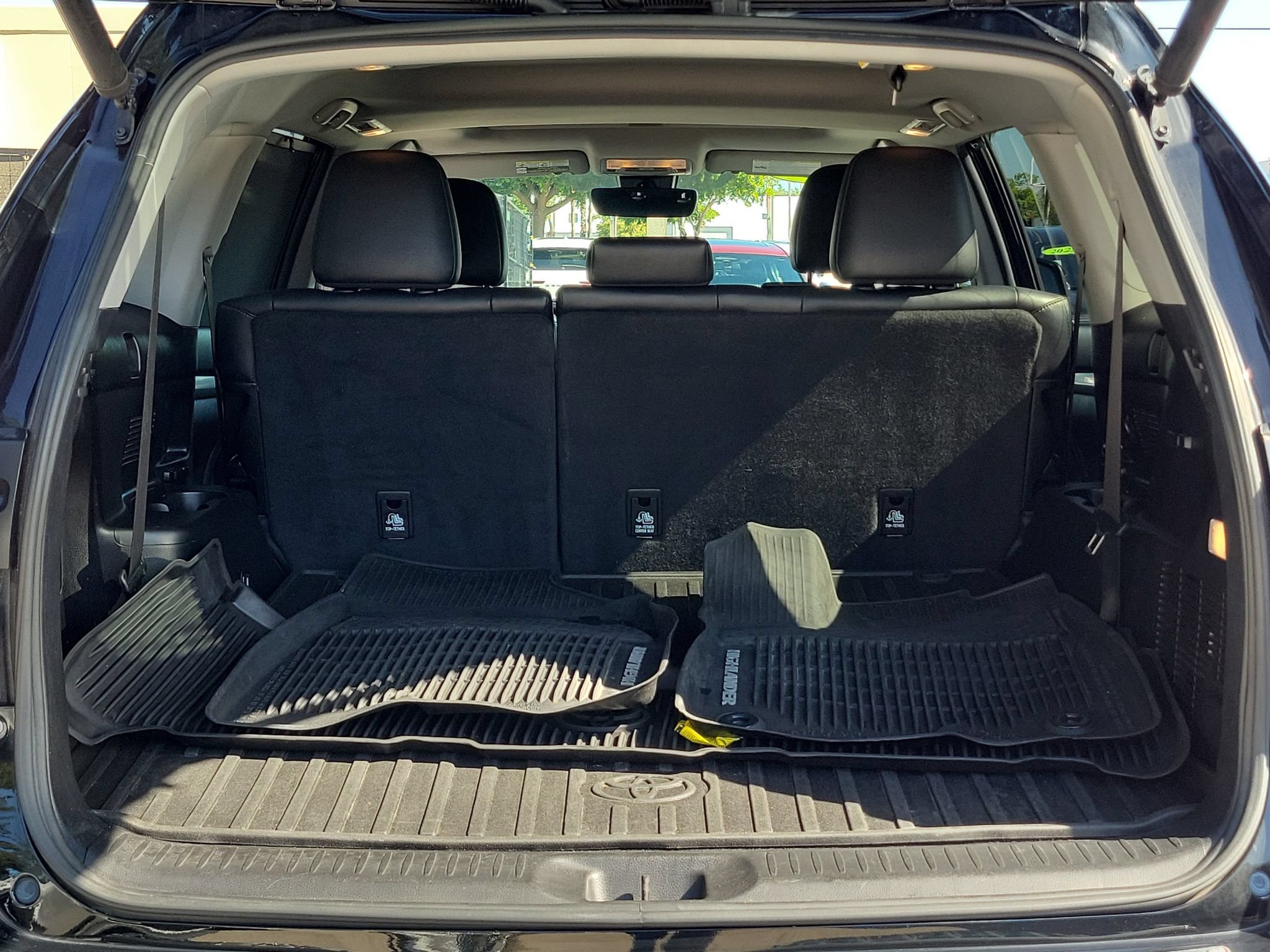 Used 2019 Toyota Highlander XLE AWD/4WD image 11