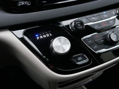 Certified 2024 Chrysler Pacifica Touring-L image 24