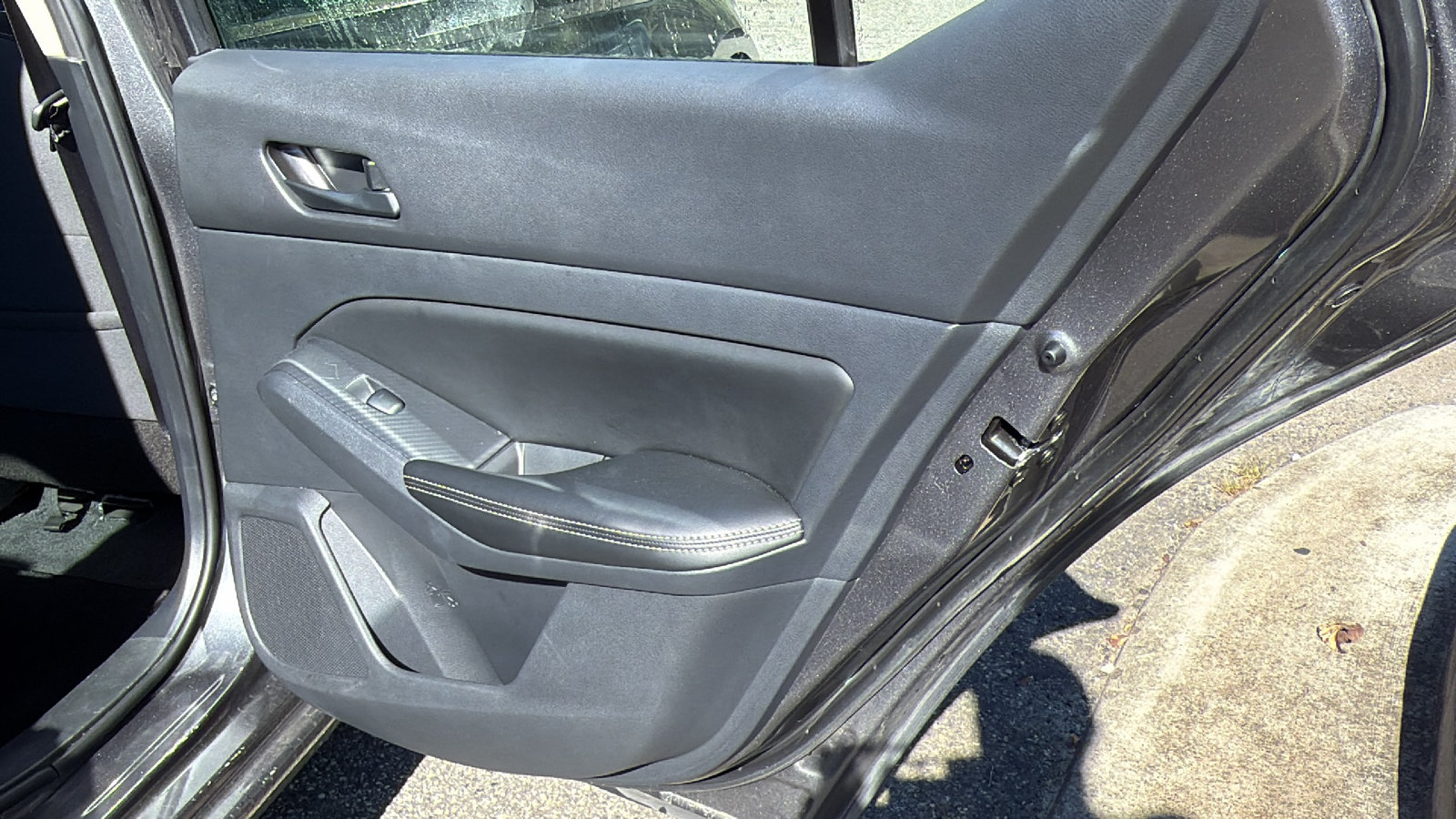 Used 2025 Nissan Altima 2.5 SV FWD image 21