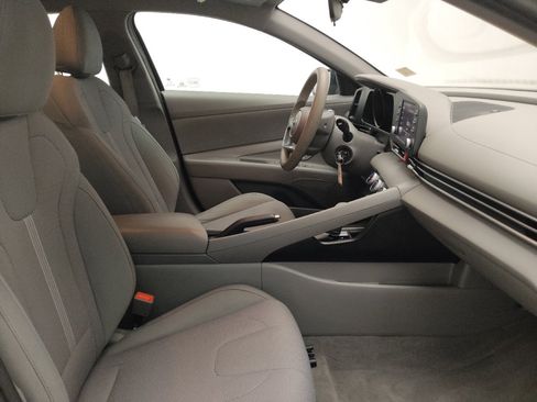Used 2021 Hyundai Elantra SE FWD image 21