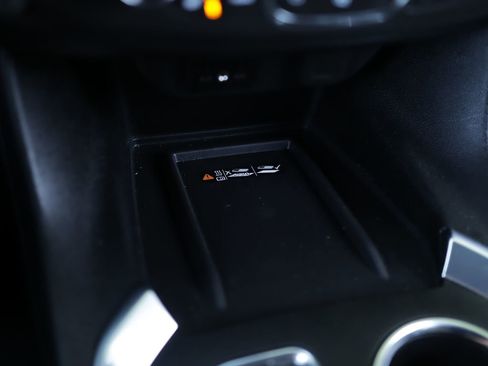 Used 2023 Chevrolet Traverse LT FWD image 16