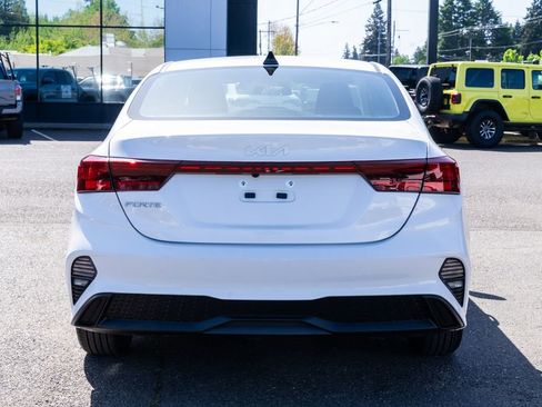 Used 2024 Kia Forte LXS w/ LXS Technology Package FWD image 5