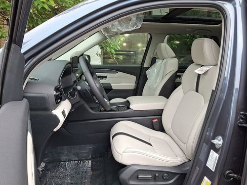 New 2026 Honda Pilot Touring image 9