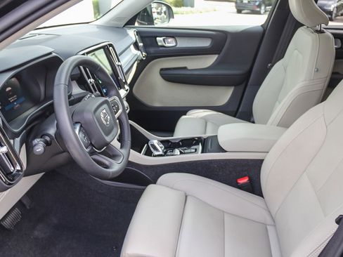 Used 2025 Volvo XC40 B5 Plus w/ Protection Package Premier image 23