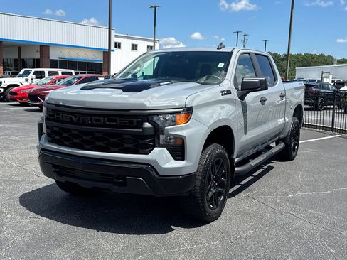 Used 2024 Chevrolet Silverado 1500 Custom Trail Boss w/ Turbomax Blackout Package AWD/4WD image 2