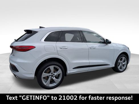 Certified 2025 Audi Q5 Premium Plus image 3