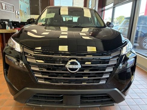 Used 2026 Nissan Rogue SV FWD image 5