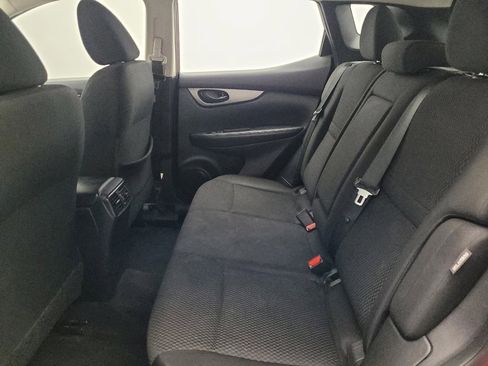 Used 2020 Nissan Rogue Sport S image 18