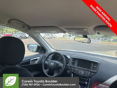 Used 2017 Nissan Pathfinder S AWD/4WD image 9