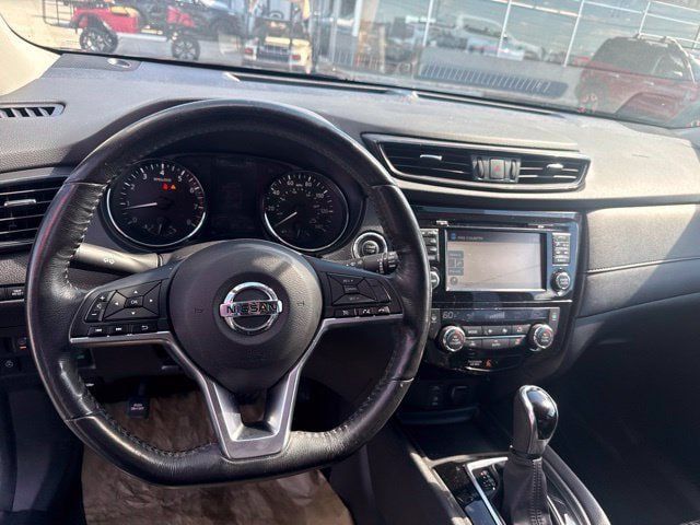 Used 2017 Nissan Rogue SV w/ SV Premium Package FWD image 22