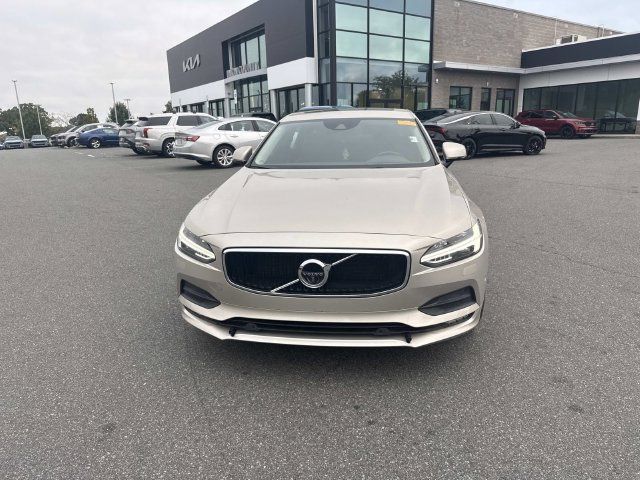 Used 2018 Volvo S90 T5 Momentum w/ Protection Package FWD image 2