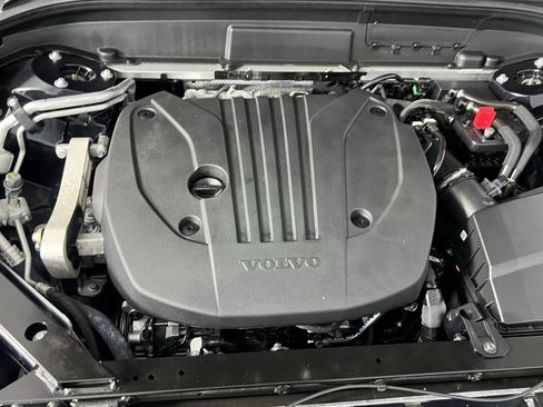 Used 2025 Volvo XC60 B5 Plus image 34