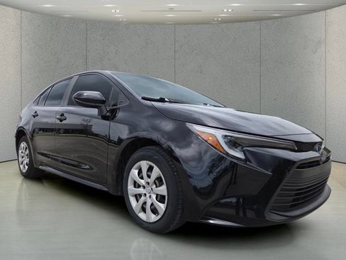 Used 2023 Toyota Corolla LE FWD image 13
