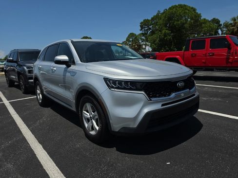 Certified 2021 Kia Sorento LX FWD image 3
