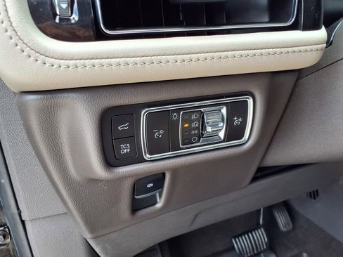 Used 2023 Lincoln Nautilus FWD w/ Premium Package image 21