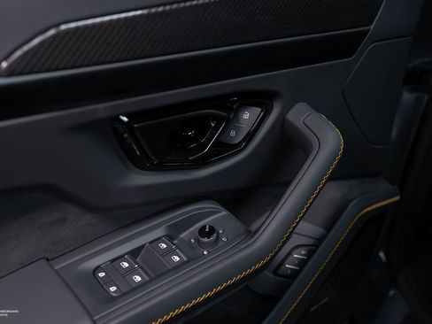 New 2025 Lamborghini Urus SE image 28