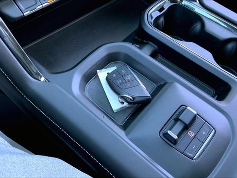 Used 2024 GMC Sierra 2500 AT4X image 11