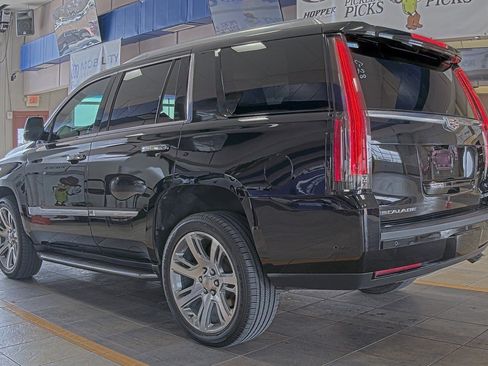 Used 2018 Cadillac Escalade Luxury image 6