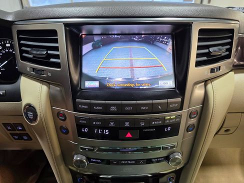 Used 2013 Lexus LX 570 4WD w/ Luxury Pkg w/Pre-crash image 38