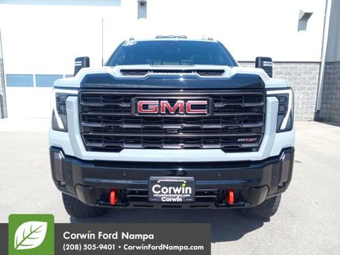 Used 2024 GMC Sierra 2500 AT4X image 8