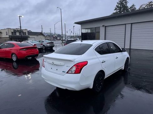 Used 2012 Nissan Versa SV w/ Convenience Pkg image 3