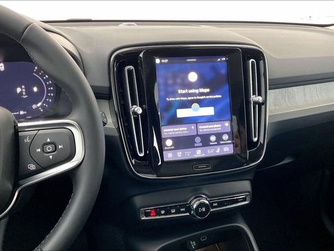 New 2026 Volvo XC40 B5 Core w/ Climate Package image 26