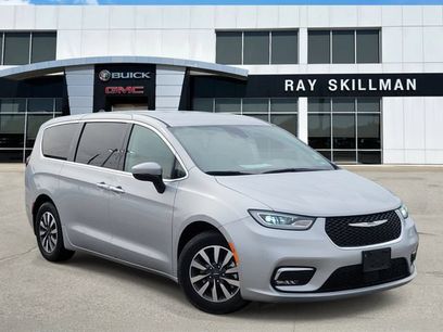 Used 2023 Chrysler Pacifica Touring-L