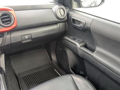 Used 2020 Toyota Tacoma TRD Off-Road image 17