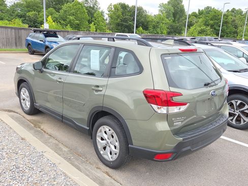 Used 2021 Subaru Forester AWD/4WD image 6