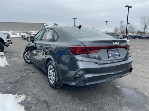 Used 2022 Kia Forte Sedan image 5